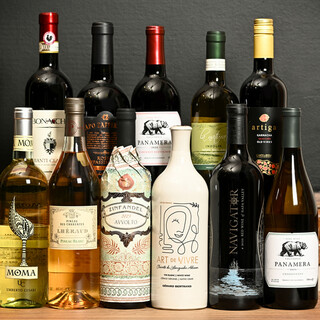 豊富なワインとこだわりのクラフトビールで料理との相性を楽しむ