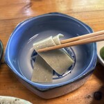 そばんち - 水に浸かった平打ち蕎麦をパクリ✨
      お口の中で蕎麦粉の豊かな風味と独特の食感が膨らみます(๑ᵒ̴̶̷͈᷄ᗨᵒ̴̶̷͈᷅)و✩⋆*॰¨̮⋆｡˚✨