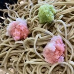 そばんち - そばんち オススメの色鮮やかな三色辛味大根蕎麦アップ✨՞⸝⸝ᵒ̴̶̷  ᵒ̴̶̷⸝⸝՞✨辛味大根にすだちを掛けて色の変化も楽しめてさっぱりキリッと美味しいぶっかけ蕎麦となります✨