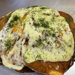 お好み焼きもみじ - 料理写真:もみじスペシャル焼(イカ、エビ、チーズ入り)そば(1,250円)、餅(150円)