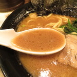 麺達うま家 - スープ