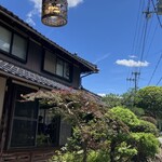 そばんち - お店表側の中庭✨