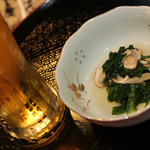 旬彩鈴吉 - ビールとお通しの春菊と松茸のお浸し