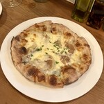 フニクラ - フレッシュいちじくとゴルゴンゾーラと蜂蜜天然酵母ピザ1,870円