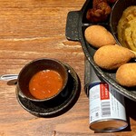 韓河 - チーズヤムニョムチキン付属のバジルトマトソース