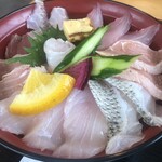 つのしま食堂 - 海鮮丼の反対側(≧∀≦)