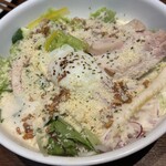 韓国料理 イチサン - 蒸し鶏の温玉シーザーサラダ