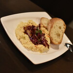 ワインバー バッカス - ひよこ豆と空豆のフムス（９５０円）２０２５年７月