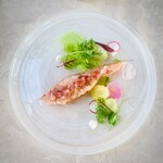 山手十番館 レストラン＆カフェ - ミョウガを使ったサーモングリル。火入れと塩味が素晴らしい