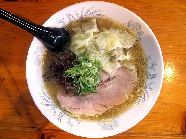 ラーメン 醤油ワンタン麺に 』by ゴンキルア : らーめん屋 平松 - 興津/ラーメン