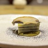 entre nous - 髙山シェフは、ミルフィーユがとてもお得意ですね。
                しっかりした味わいの鮑肝ソースと、トリュフの香りとを北あかりがうまく繋いでくれています。