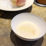 entre nous - ジュエリーピーチという品種だそう。
      滑らか〜なビシソワーズに、桃の甘い風味が溶け込んで、幸せ(^^)