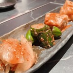 和牛焼肉 伍感 - キムチ4種盛り②