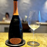 entre nous - 泡率高め(^^)
      ベッラヴィスタのフランチャコルタ。そのピノ・ビアンコ  の甘さと桃を合わせているそう。