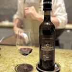 entre nous - …と思っていたら、シェフからもう1杯(^^)
      ル・セ・デ・カルム・オー ブリオン。レ・カルムのセカンドなんですね。
      このソースにはやはり、カベルネやシラーは良く合いますねぇ。いろいろ試せて楽しい！