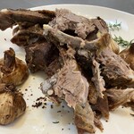 館山美食倶楽部 - (3)スペアリブ香草焼き 地物新にんにく ローズマリー