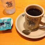 コメダ珈琲店 - ドリンク写真:カフェインレスコーヒーと豆菓子
