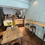 café paro paro - 席数はテーブル含めて5、6席？