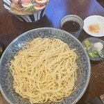 自家製麺 麺や ひなた - ２人掛けテーブル席