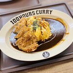 100時間カレー - 料理写真:とろとろ卵のオムカツカレー(ハーフ)８２５円　ロースカツ変更＋１１０円
