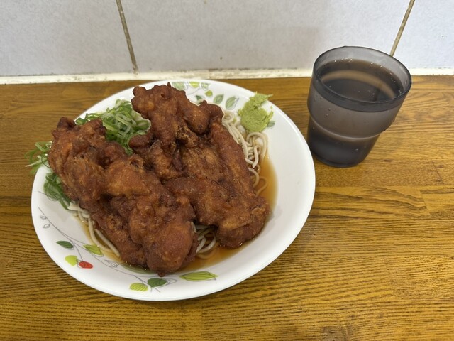 Canon - からあげそば 我孫子】丼からはみ出す巨大唐揚げ！名物「唐揚げそば」『弥生軒