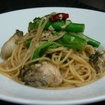 西京酒場 萬天 - ２月のお薦め、牡蠣とはなっこりーのペペロンです。　７８０円