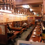 大西屋 - くつろぎ掘りごたつで串カツを吟味！　店内は座敷６名×８席　ｶｳﾝﾀｰ24席の全７２席