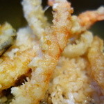 てんぷら天夜一夜 - 南蛮海老でしょう、さすがにランチでの車海老は無理ですからね。しかし美味い天麩羅。