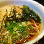 てんぷら天夜一夜 - 冷たい蕎麦、とろろが入ります。