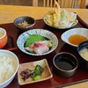 茶屋わたや - 天ぷら刺身御膳
①天ぷら(牡蠣&穴子&海老&獅子唐&南瓜&茄子)②お刺身(真鯛&ハマチ)③金平牛蒡④茶碗蒸し(剥き海老&蒲鉾&銀杏&椎茸入)⑤白ご飯⑥お味噌汁(人参&大根&玉葱&若布入)⑦お漬け物