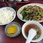 進来軒 - レバニラ炒め・半ライス