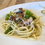 リトルネスト - 鯵の燻製と万願寺唐辛子のペペロンチーノ