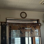 ケンちゃんラーメン - 店内にて、オープンを待ちます♪時間になると、オーダーを受けて下さいます。