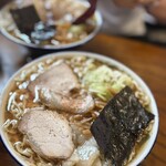 ケンちゃんラーメン - 唐辛子を旦那が掛けてくれます♪