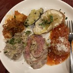 トラットリア ジュリエーゼ ダ エンメ - 最初に6種類選んで、お皿一枚に取り分けてもらいます