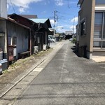 CURRY&NOBLE強い女 - この細い路地の奥に駐車場有