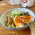 嫁の中華そば - 高菜とメンマ2色丼　400円