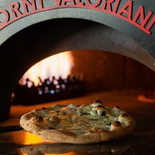 ナポリスタイルのピザと、本格的なイタリア料理