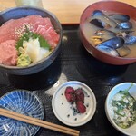 大船海鮮食堂 魚福 - ランチのマグロ丼 ボリュームがすごい