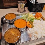 西インドスパイス ガヤバジ - 3種カレープレート