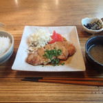 ハナビ - ランチメニュー・厚焼き豚肉ロースの生姜焼き￥800(税込）