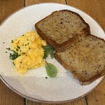 Dignita Westerpark - スクランブルエッグのブランチ