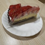 ア・ラ・カンパーニュ - 阪急限定　キラキラして綺麗、上のピスタチオがコントラストでよい。生地は焦がしてあるようで、コクがありました。