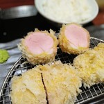 とんかつ六角箸 - 薄っすらピンクで美味しそう♪