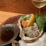 旬菜鮮魚 ばんけっと Nishiki. - 岩ガキ、白ワイン(甲州 日本の白)