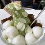 角屋 - 抹茶白玉ソフトに黒みつ寒天トッピング　450円
