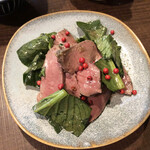 肉山 - 1．低温調理した和牛ハツのマリネ