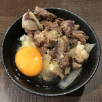 肉山 - 12．牛丼（生玉子入りも可）／特製カレー（生玉子入りも可）／玉子かけご飯