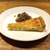 シャンパン食堂 - とうもろこしと枝豆のキッシュ