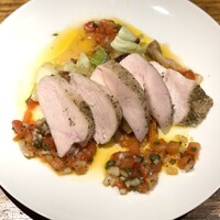 シャンパン食堂 - 備中高原鶏むね肉の低温調理 プロヴァンス風